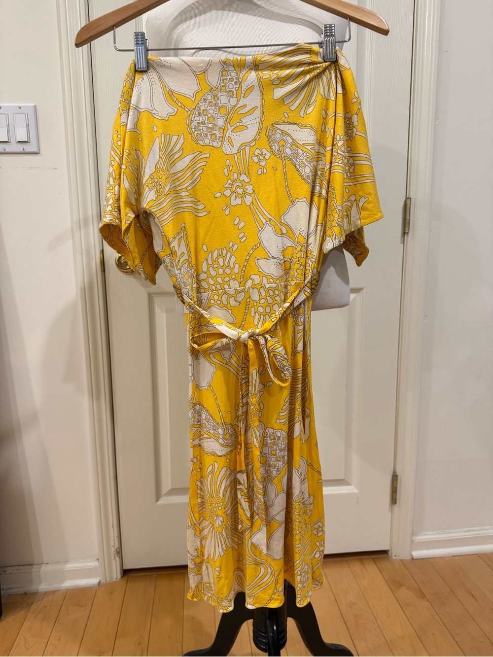 Yellow Floral V-Neck Midi Dress with Braided Trim - Picture 2 of 4